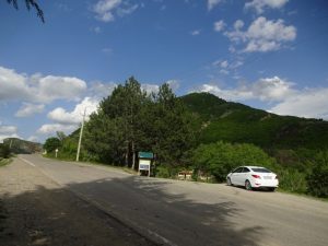 Tiflis Tbilisi Nationalpark Hunde Trail Monastery St George Georgien