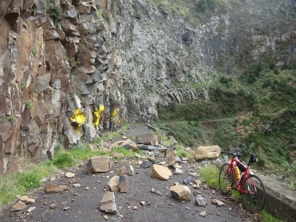 Steinschlag Straße Berge Madeira