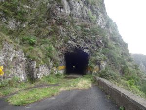 Grusel Tunnel dunkel Berg Curral das Freiras Madeira