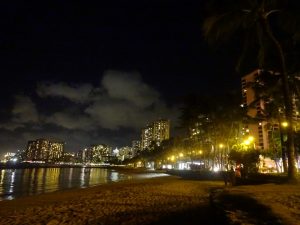 Waikiki Beach Strand Nacht Skyline Honolulu Oahu Hawaii