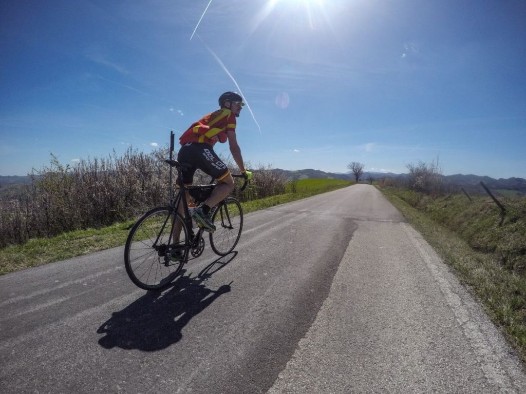 Radfahren Sonne Straße Hinterland Trainingslager Italien