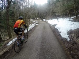 Schnee Radfahren Carpegna Park Italien