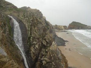 Wasserrutsche Küste Zambujeira Algarve Portugal