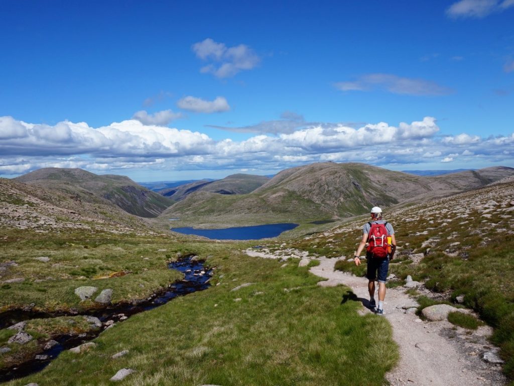 Berge Loch Etchachan Cairngorms Nationalpark Highlands Schottland