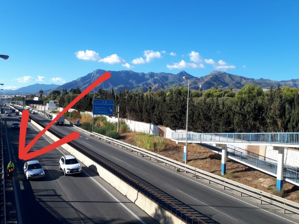 Radfahrer Autobahn Marbella Costa del Sol Spanien