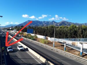 Radfahrer Autobahn Marbella Costa del Sol Spanien