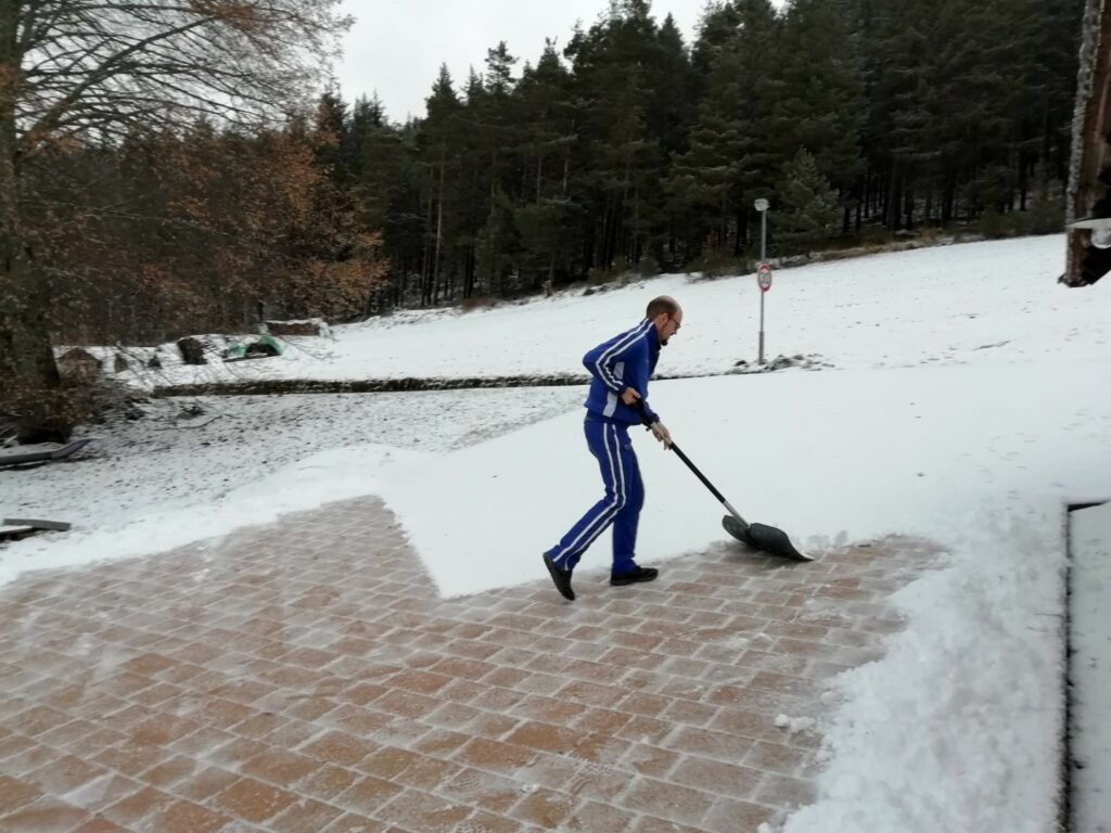 Frühsport Schnee Baiersbronn Schwarzwald